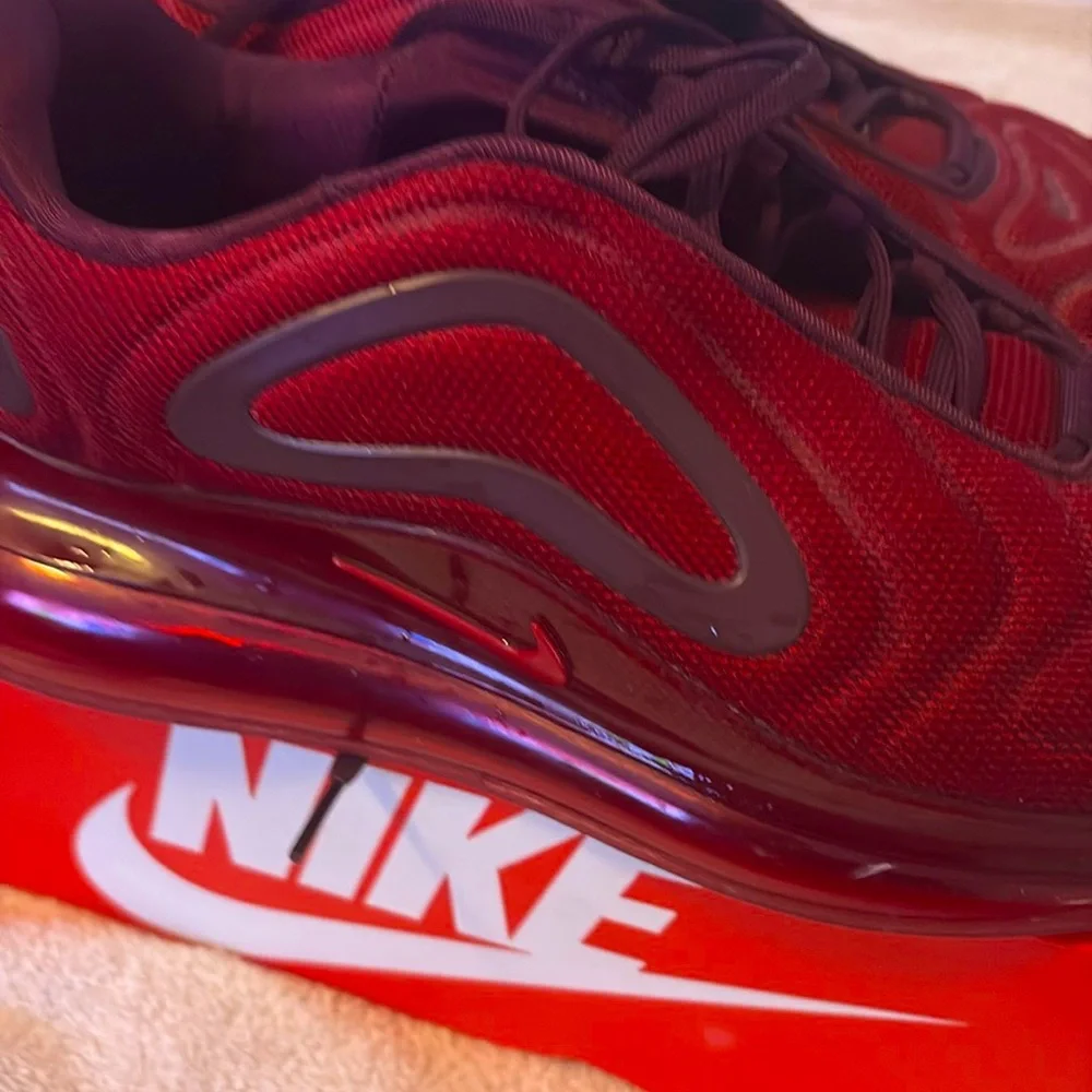 Nike Air Max 720 - COLOR RED